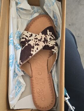 Naughty Monkey Cowhide Crisscross Slide Sandal - Brown & White